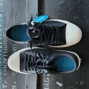 8W or 6M - People Footwear - The Phillips inside sole is water proof.